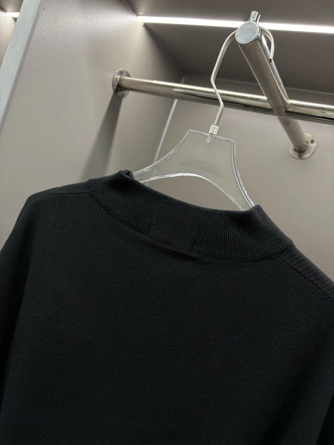 P280 POLO Ralph Lauren's new zipper sweater. Original fabric. Official same style. Weaved with customized natural medium-thick imported wool gauze, feels very comfortable and smooth. Very wide and stylish. Produced by a first-line brand factory. Woven by imported machines. It is very soft and skin-friendly to wear. It will not deform after long-term wear. The latest autumn and winter style. Fashionable and personalized. Super versatile and good-looking. Very suitable for both men and women. A must-have for everyone. Color: black, gray, caramel color Size: L-4XL